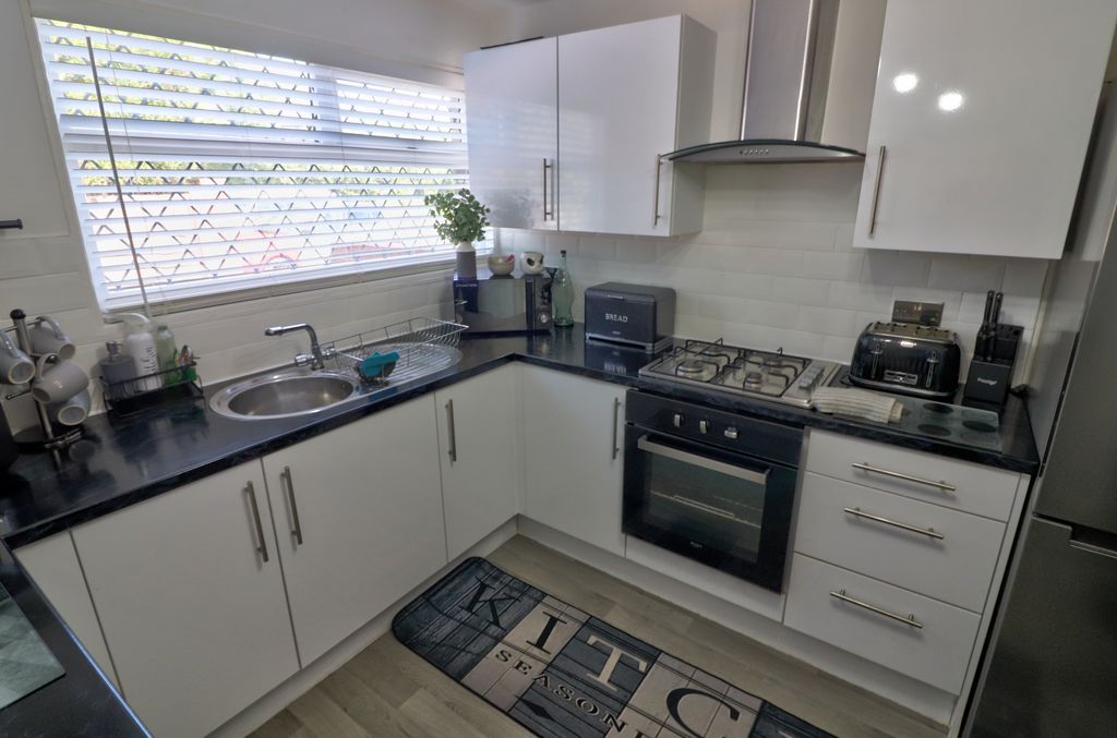 Property photo 3 of 14 Kitchen