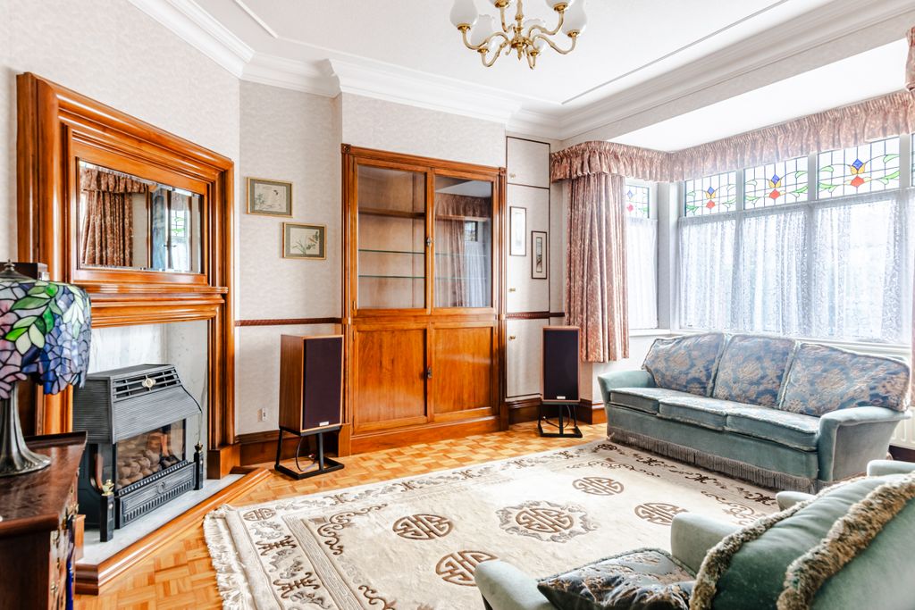 Property photo 2 of 37 Sittingroom1