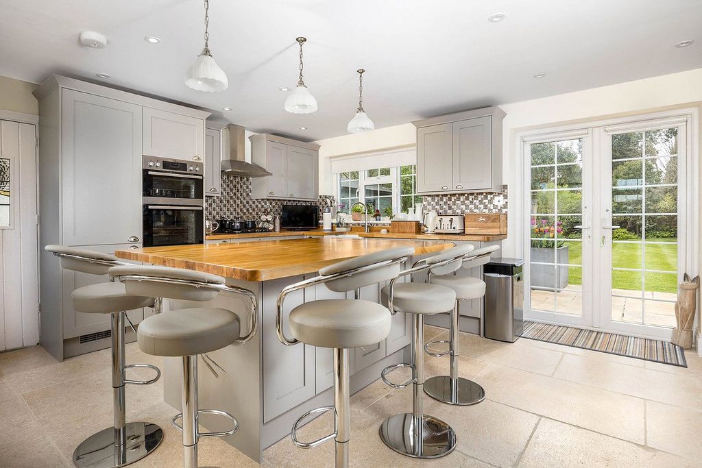 Property photo 2 of 19 Picture No. 24