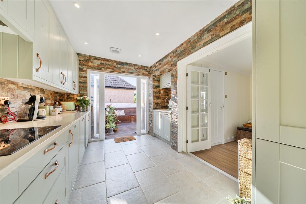 Property photo 2 of 18 1503678-13-6A7Ad1d60A34A.Jpg
