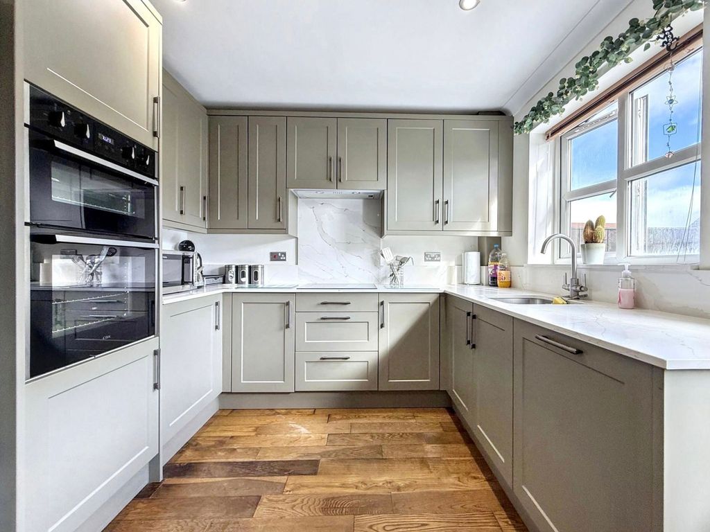 Property photo 3 of 27