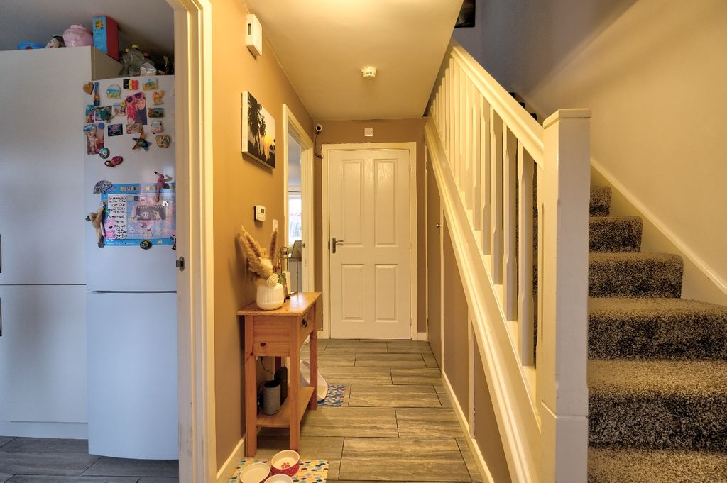 Property photo 2 of 15 Hallway