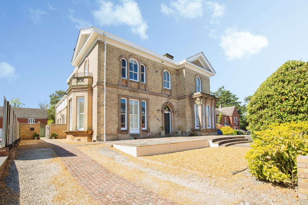 Property photo 1 of 17 00772B3B-Mw26-100