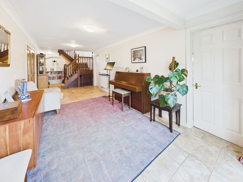 Property photo 3 of 32