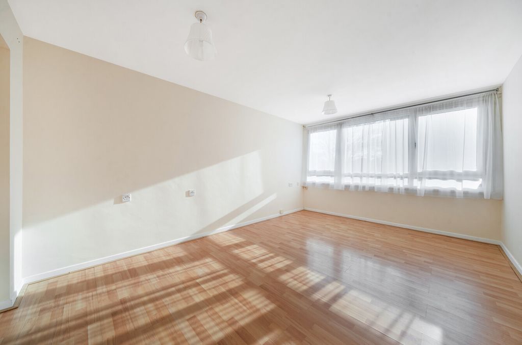 Property photo 2 of 19 1384636-14-692599...