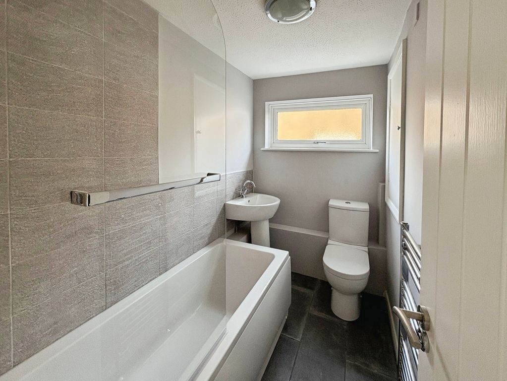 Property photo 3 of 13 Bathroom