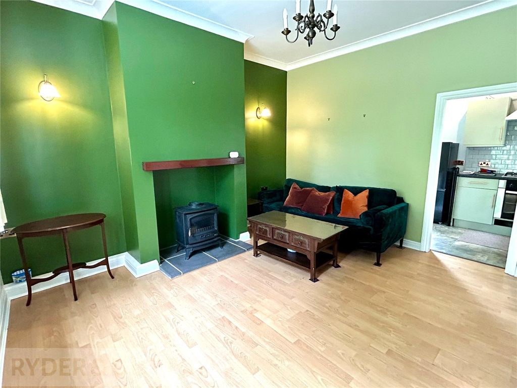 Property photo 3 of 15 Lounge
