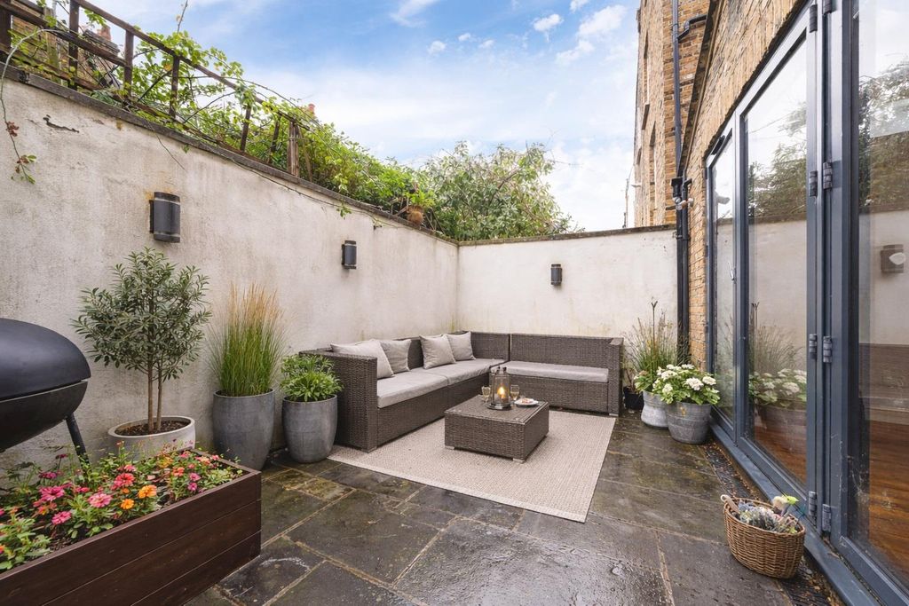 Property photo 2 of 12 Garden Virtually Staged.Jpg