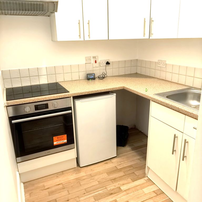 Property photo 3 of 6 Room