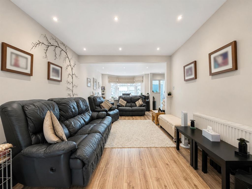 Property photo 2 of 14 Through Lounge
