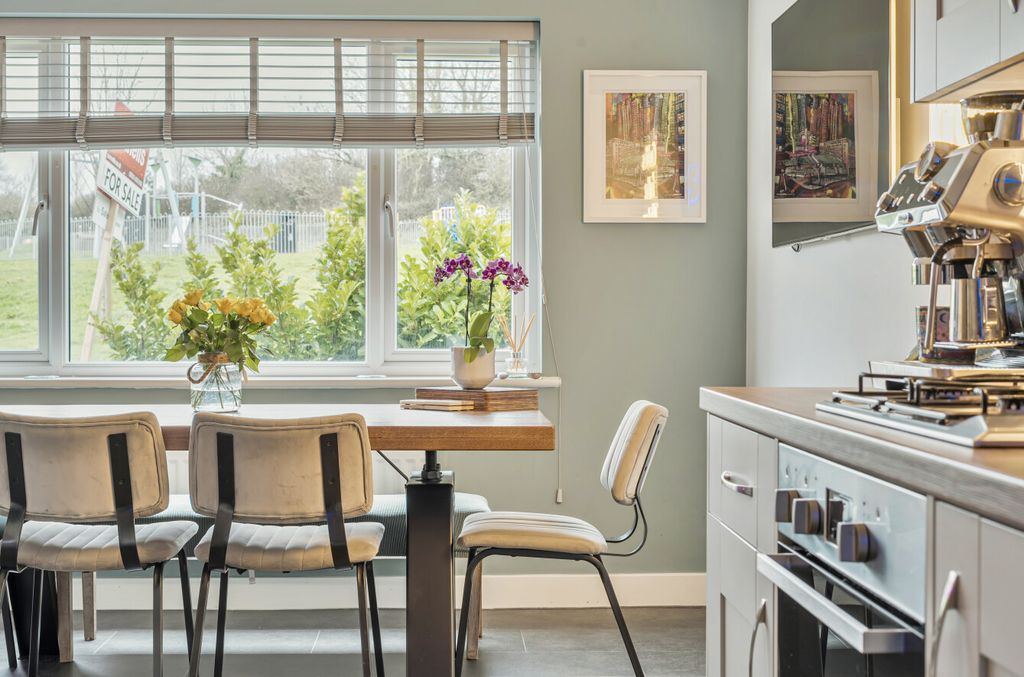 Property photo 3 of 25 1409327-18-6989d5...