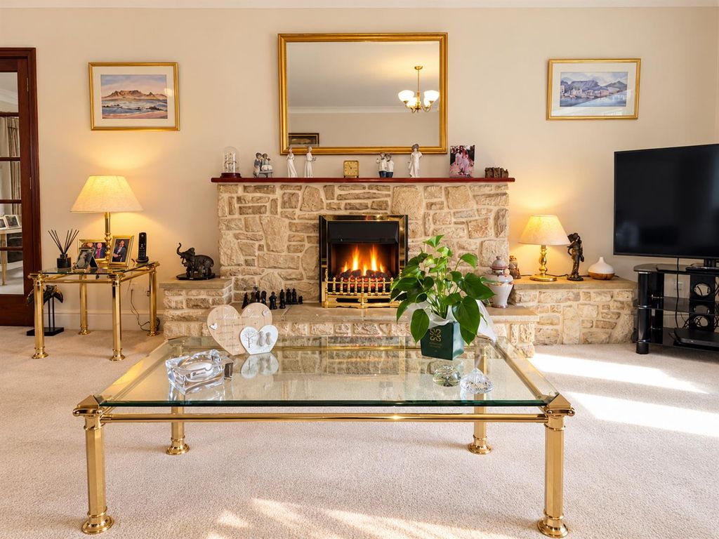 Property photo 3 of 41 Sitting Room