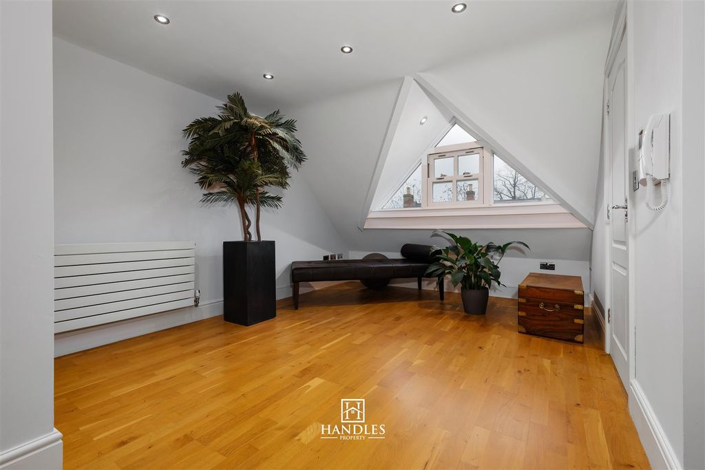 Additional image 9 of 3 bed flat for saleWarwick New Road, Leamington Spa CV32