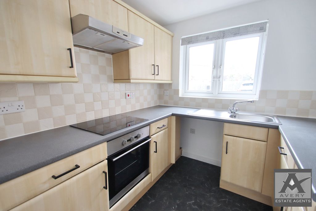 Property photo 2 of 10 Kitchen