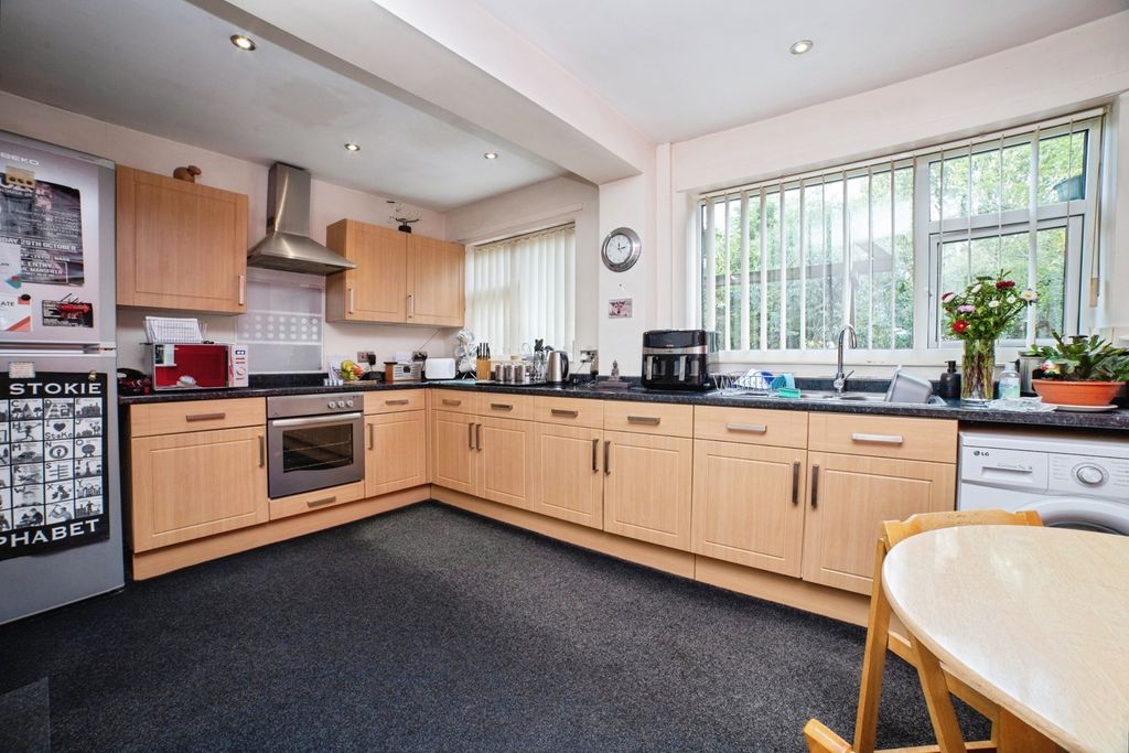 Property photo 2 of 17 Kitchen-Diner