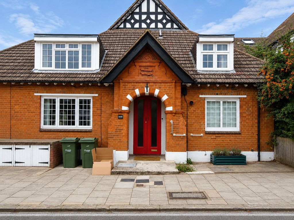 Property photo 1 of 12 External