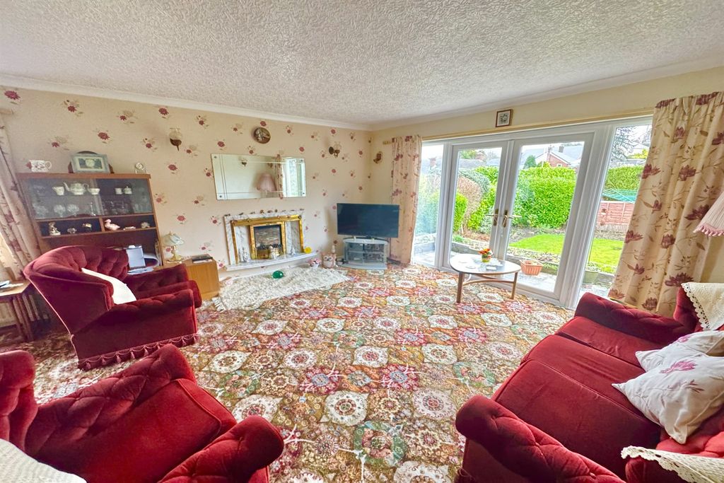 Property photo 2 of 13 Lounge