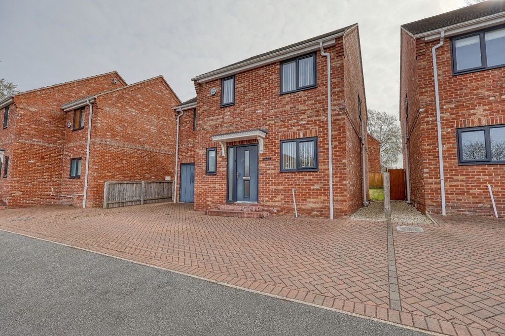 Property photo 1 of 13 Frontal