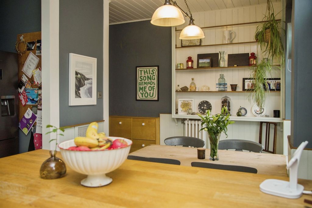 Property photo 3 of 32