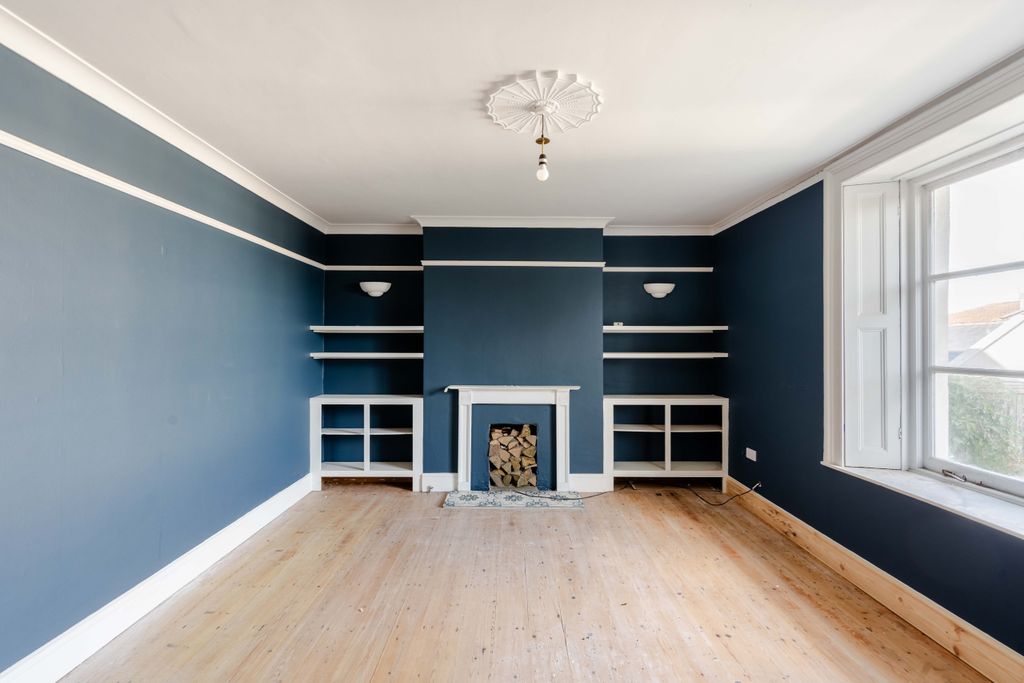 Property photo 1 of 11 2