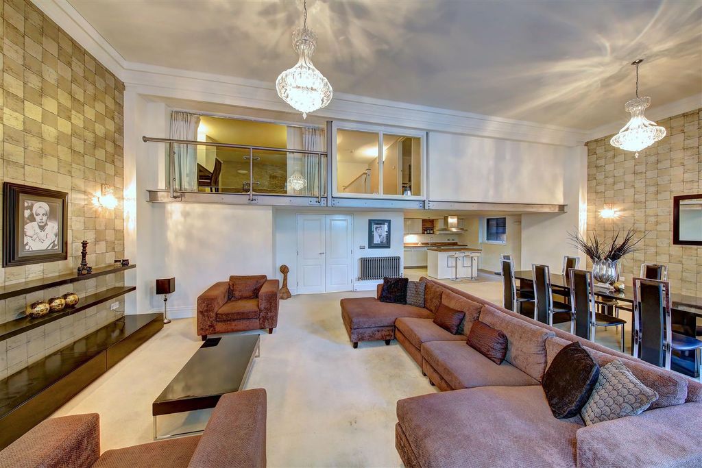 Property photo 1 of 8 Reception, Kingsway Square, Battersea