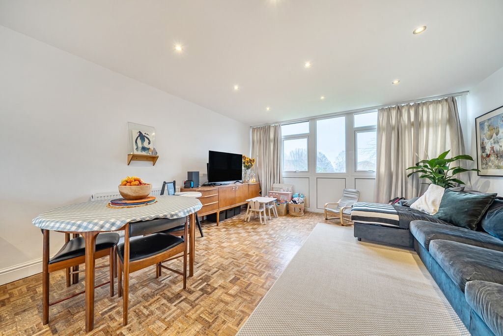 Property photo 2 of 18 Reception