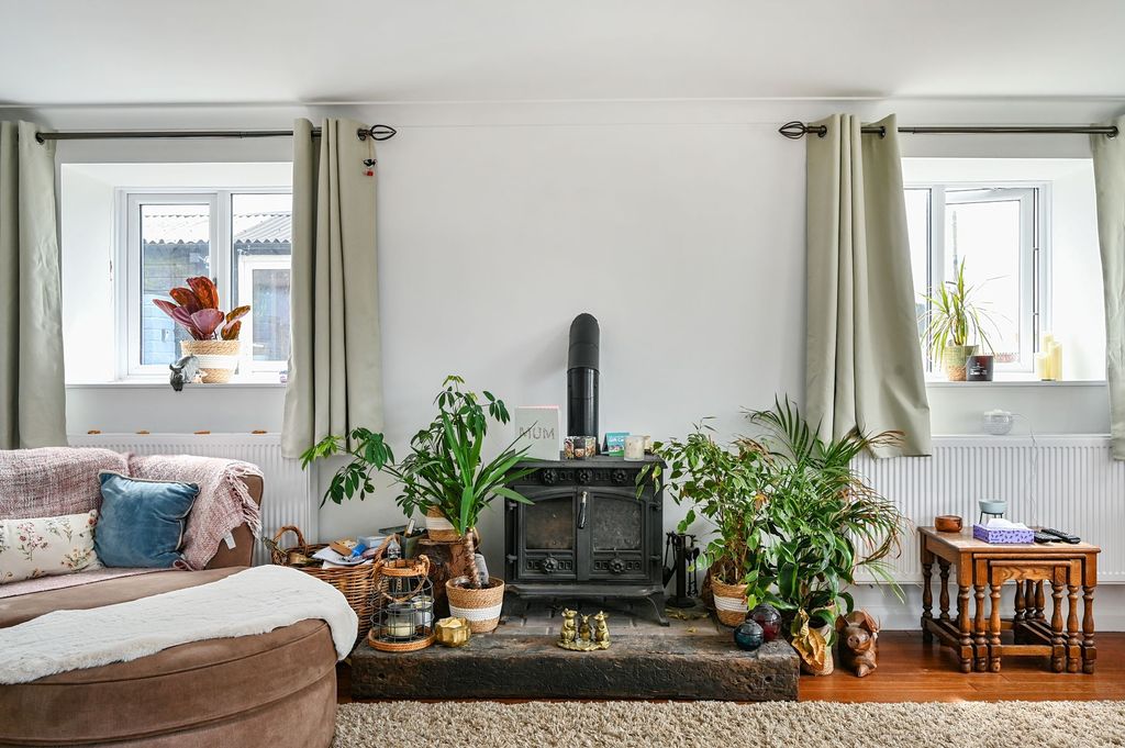 Property photo 2 of 23