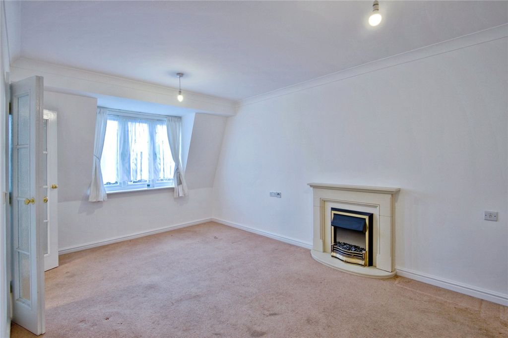 Property photo 1 of 12 Lounge