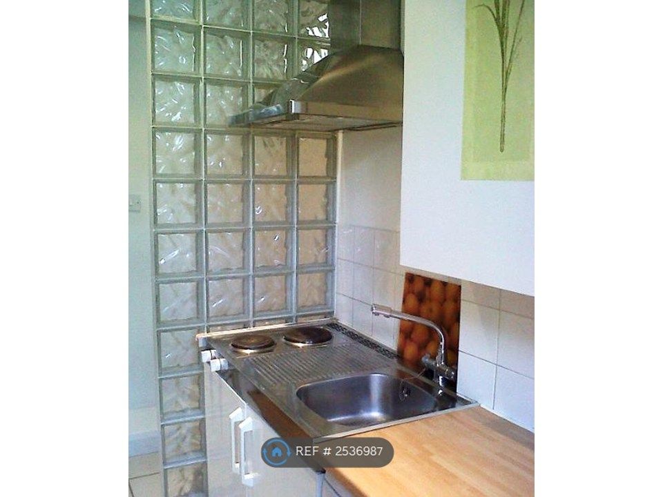 Property photo 2 of 5 Kitchenett