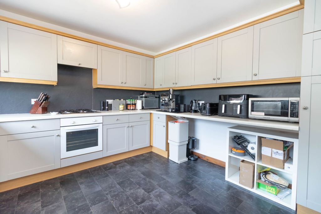 Property photo 3 of 21 Kitchen