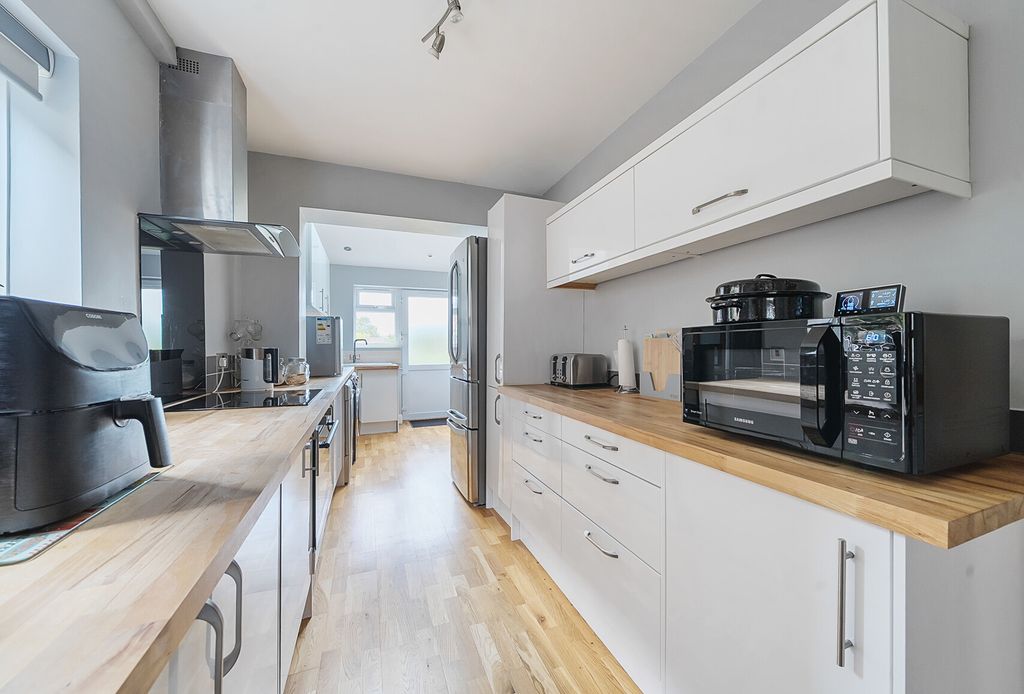 Property photo 3 of 10 1343326-8-68A4935...