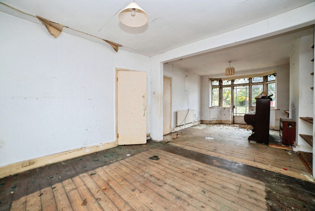 Property photo 2 of 17 Photo