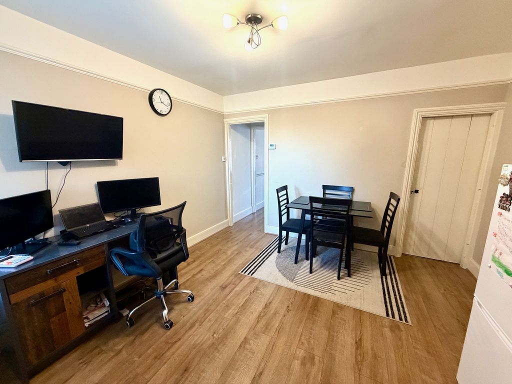 Property photo 3 of 11 Dining