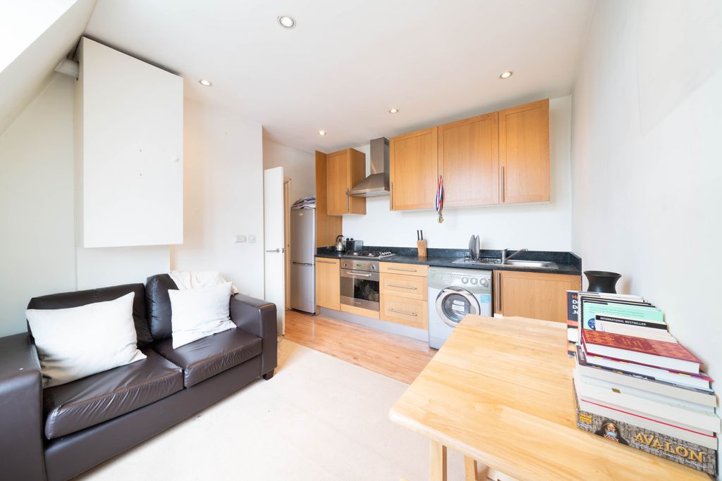 Property photo 1 of 5 Reception/Kitchen