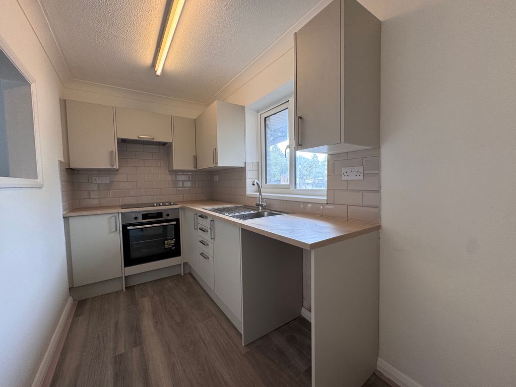 Property photo 3 of 11 Kitchen