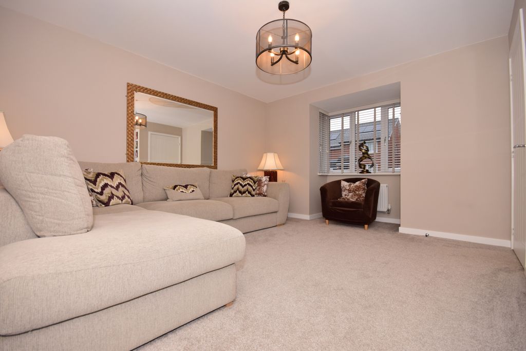 Property photo 2 of 23 Lounge