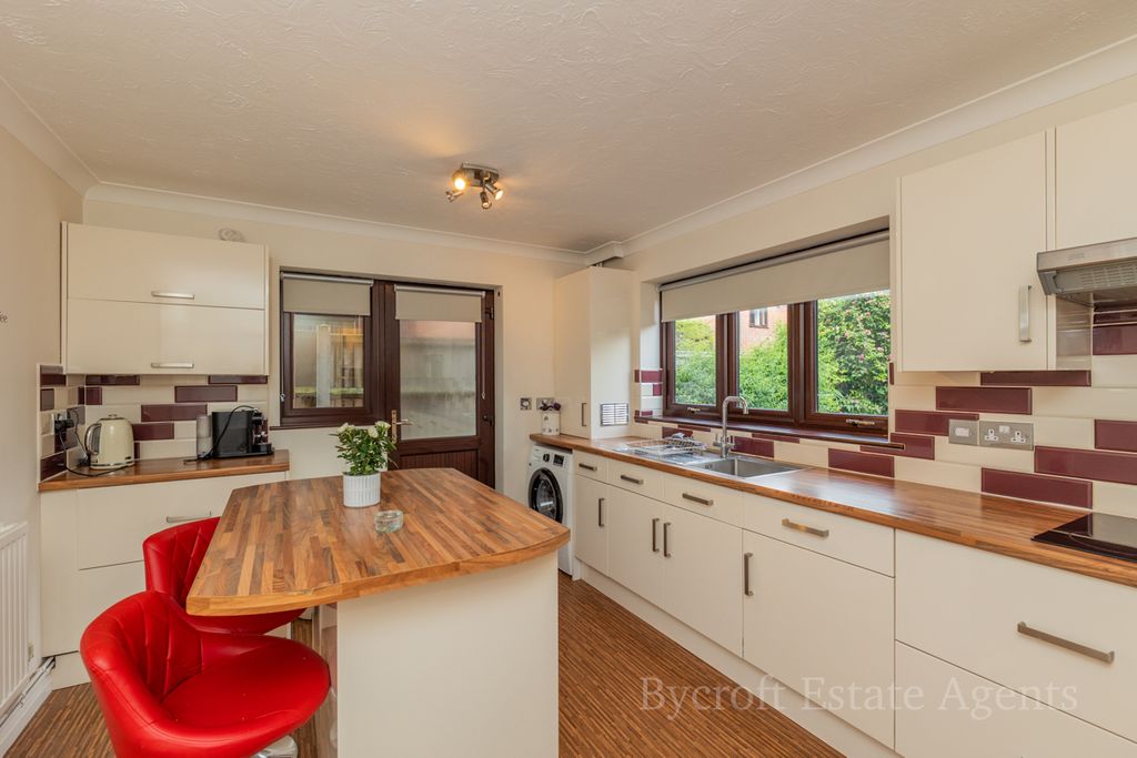 Property photo 3 of 23
