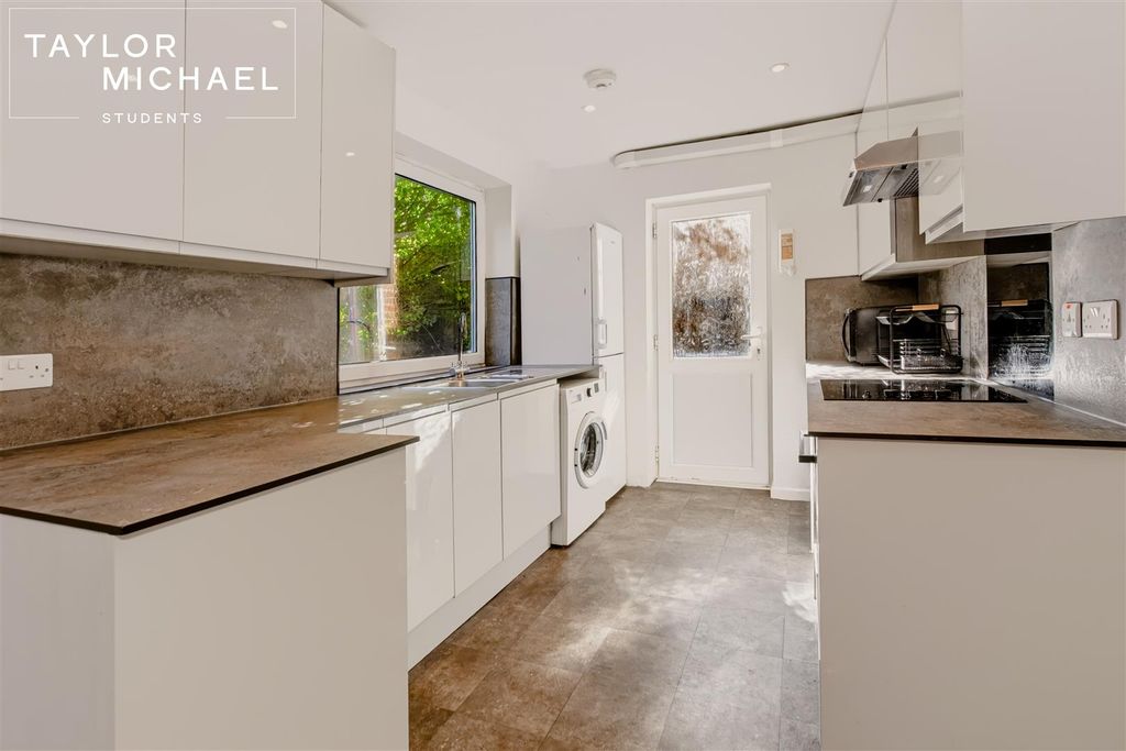 Property photo 1 of 31 Kitchen