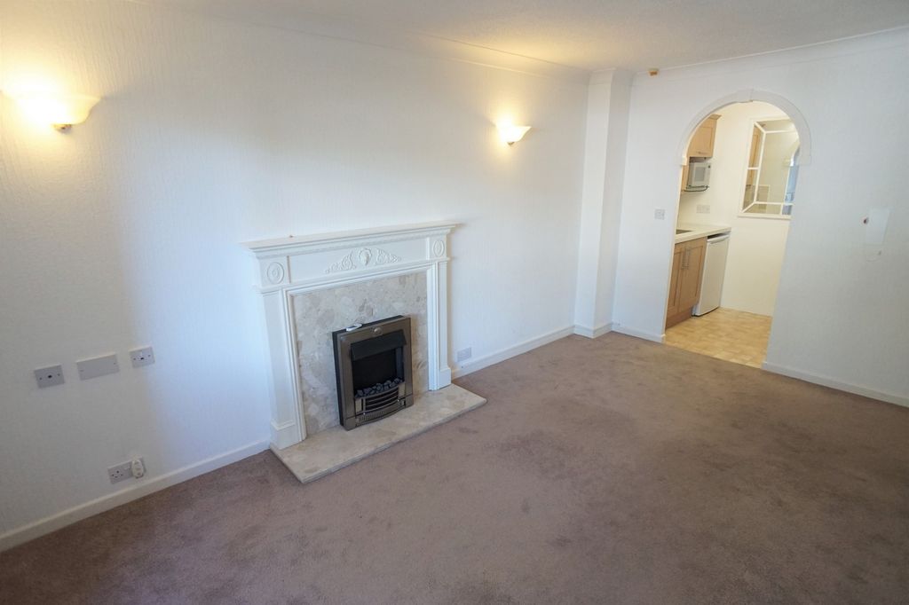 Property photo 3 of 14