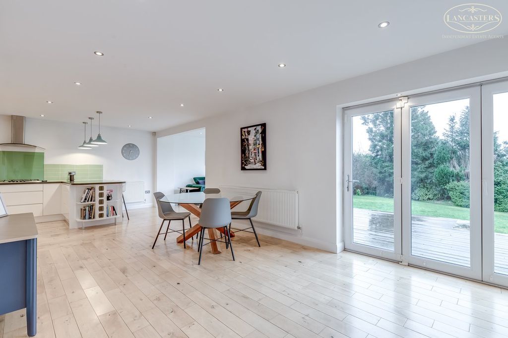 Property photo 2 of 35 Open Plan Kitchen Dining Family Room