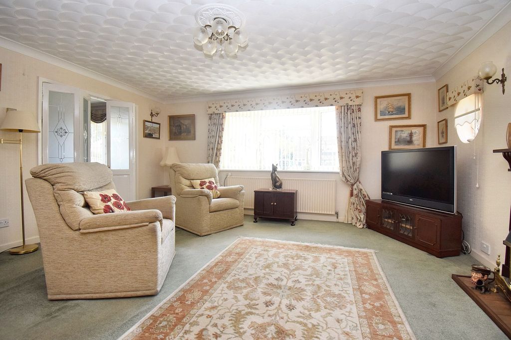 Property photo 2 of 11