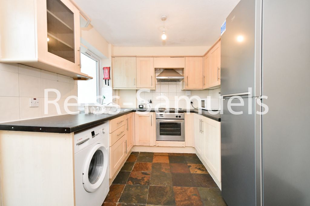Property photo 3 of 37