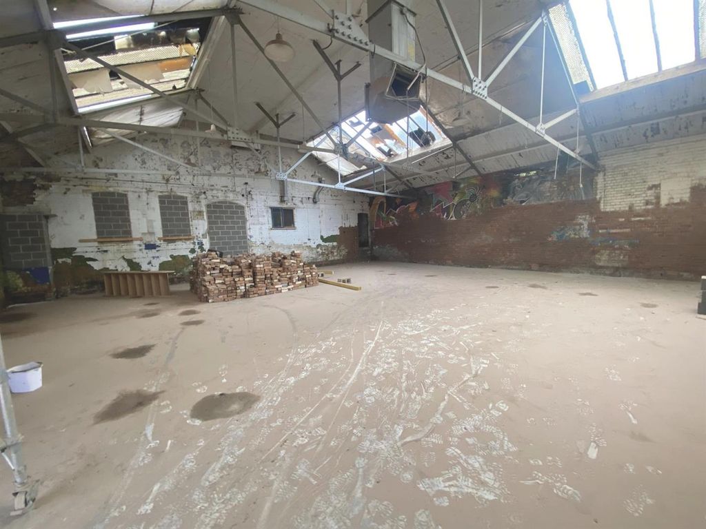 Property photo 3 of 6 2046F78c-A2c6-4Bad-85B5-B162E9Dd8230.Jpg