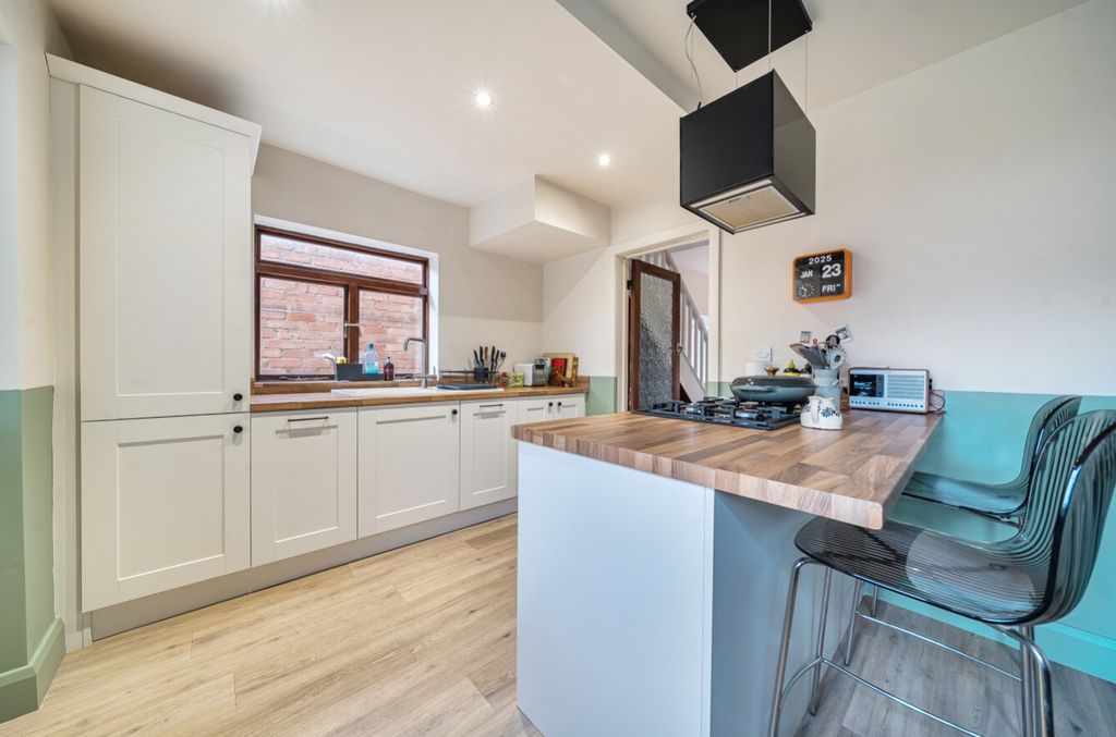 Property photo 2 of 23 1403027-17-69739Eb909898