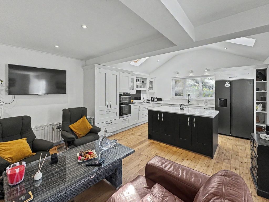 Property photo 3 of 24