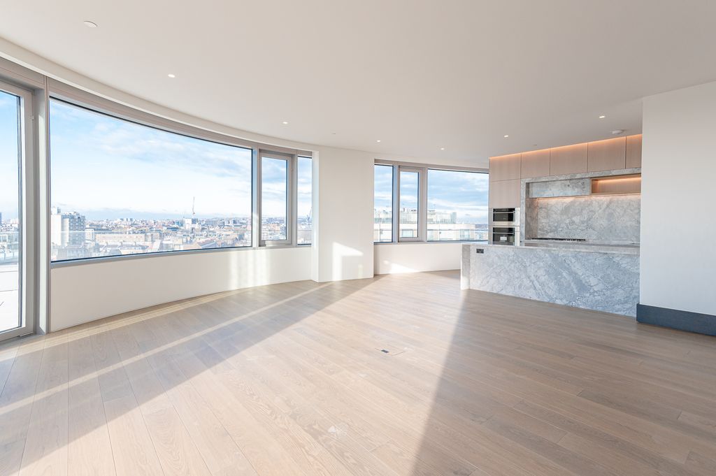 Property photo 2 of 32