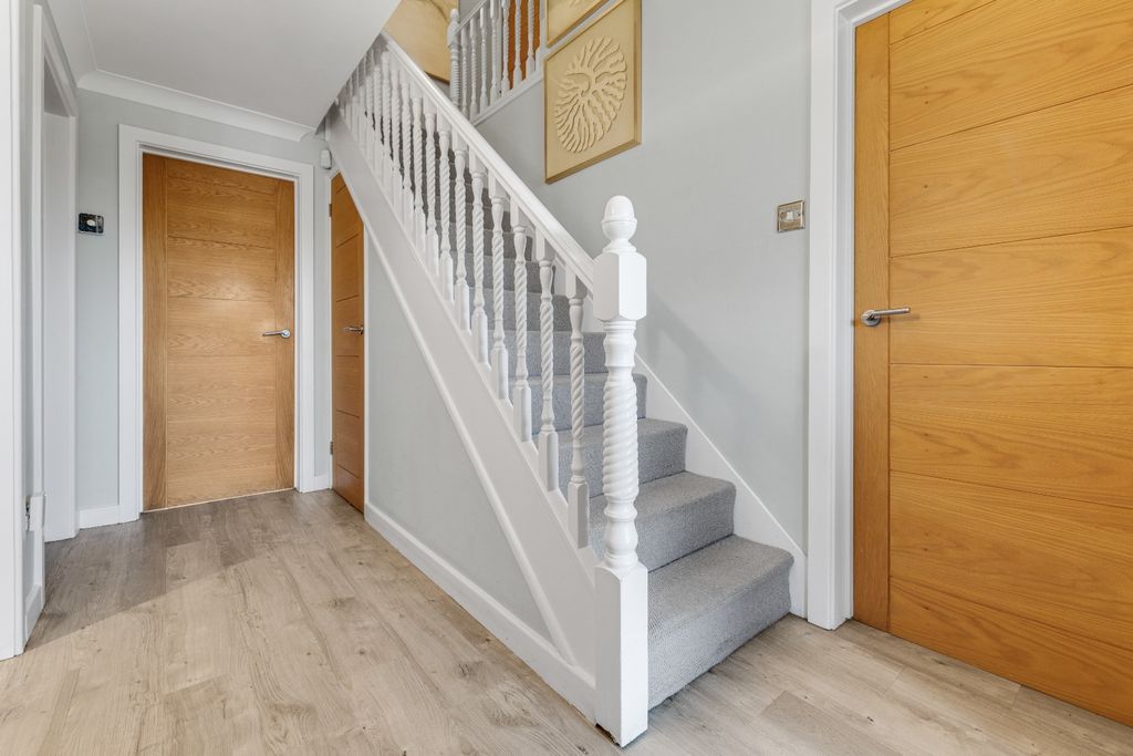 Property photo 2 of 41 5574702