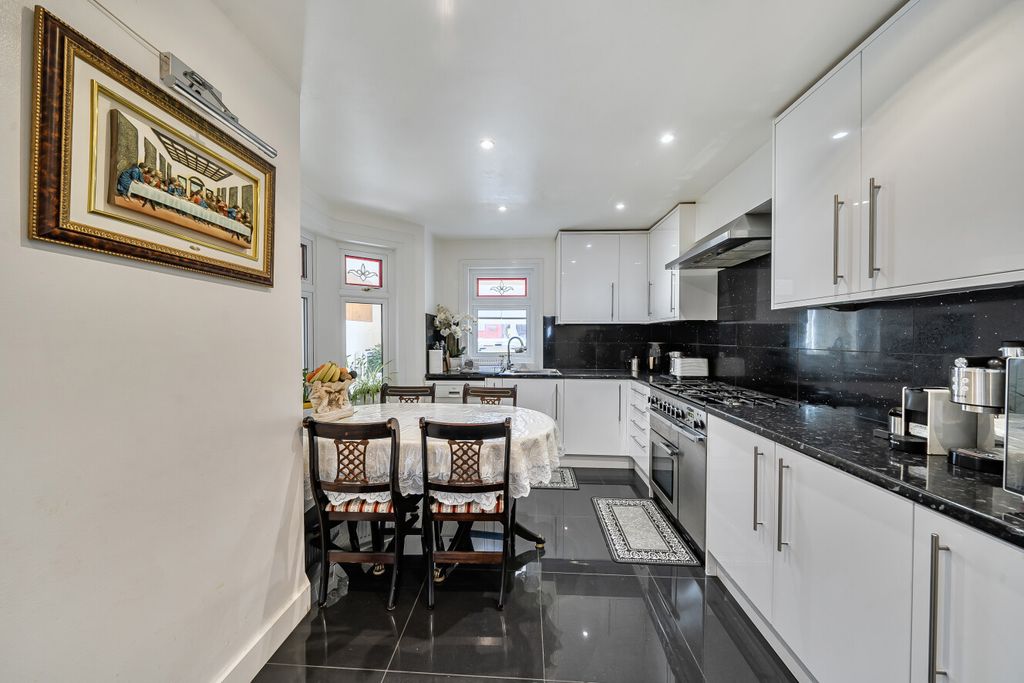 Property photo 3 of 16 1441708-20-69E0ce...