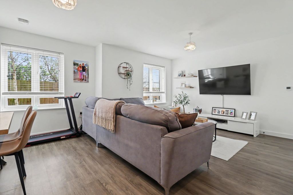 Property photo 3 of 8