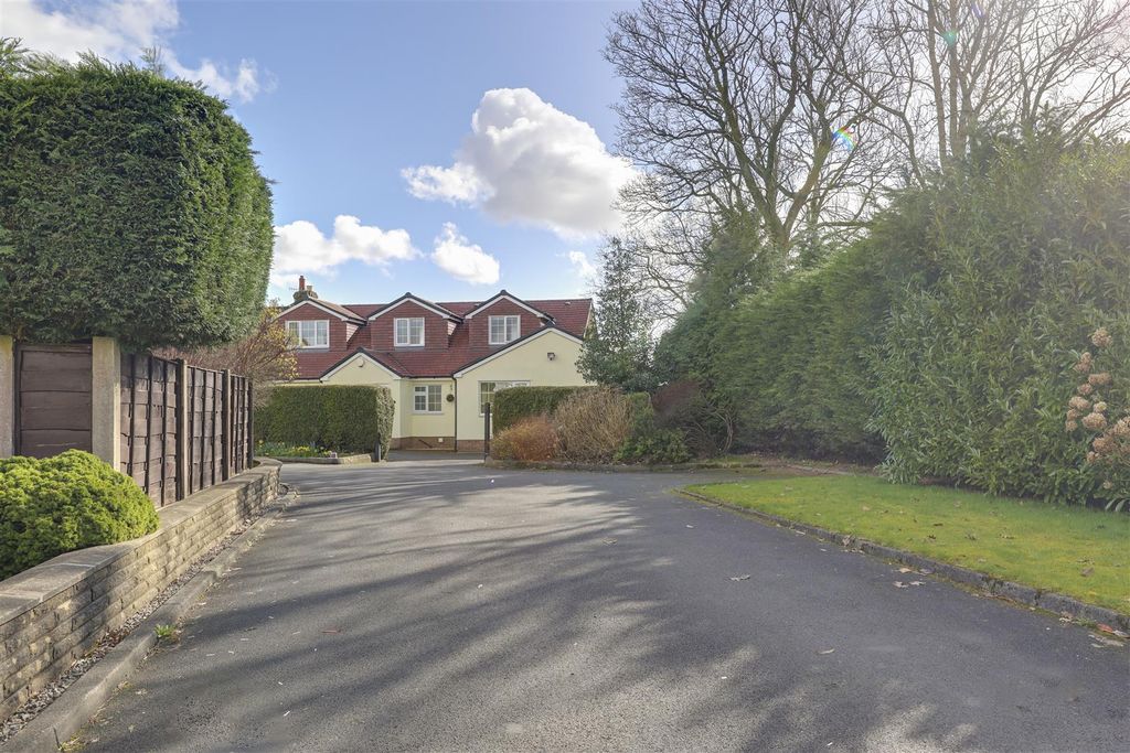 Property photo 3 of 47 Driveway Access